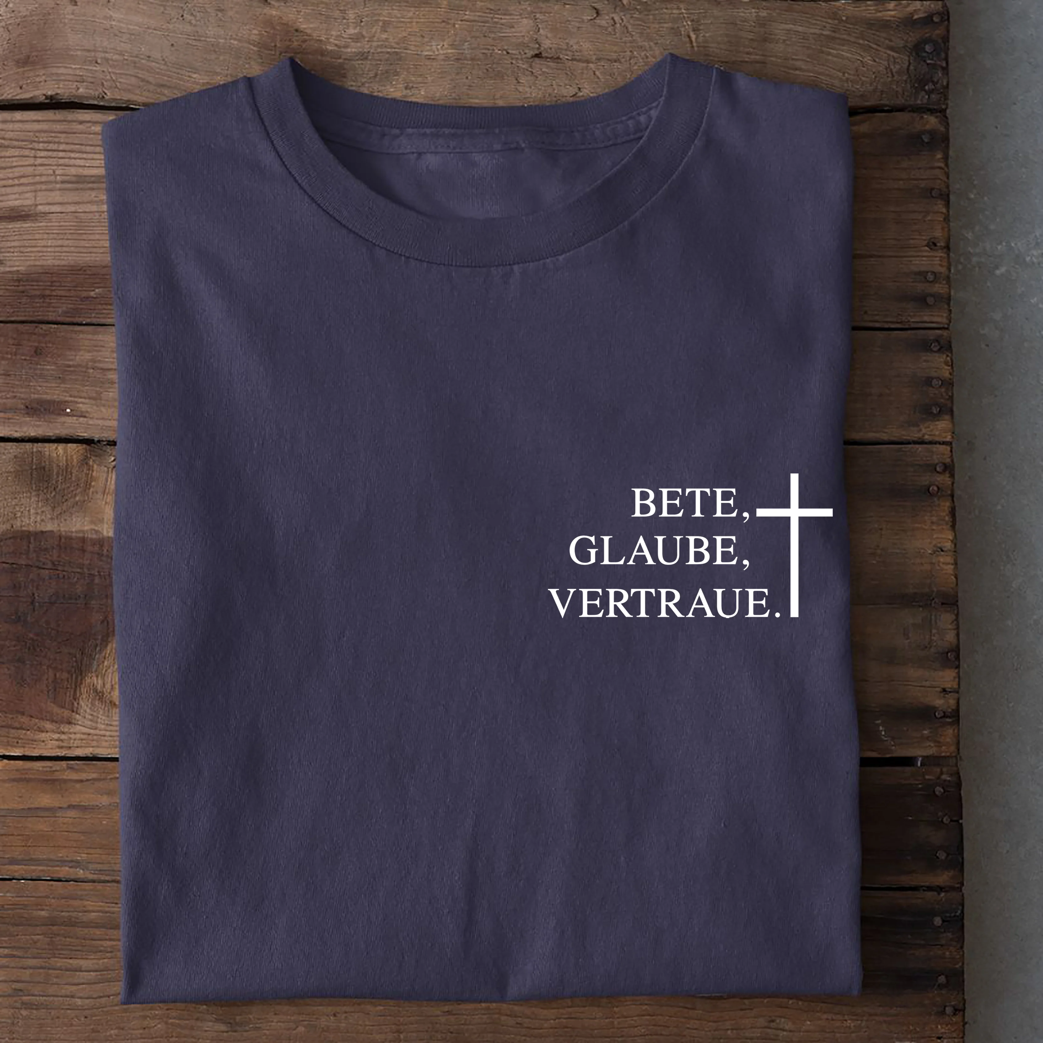 Bete, Glaube, Vertraue Shirt - Image 10