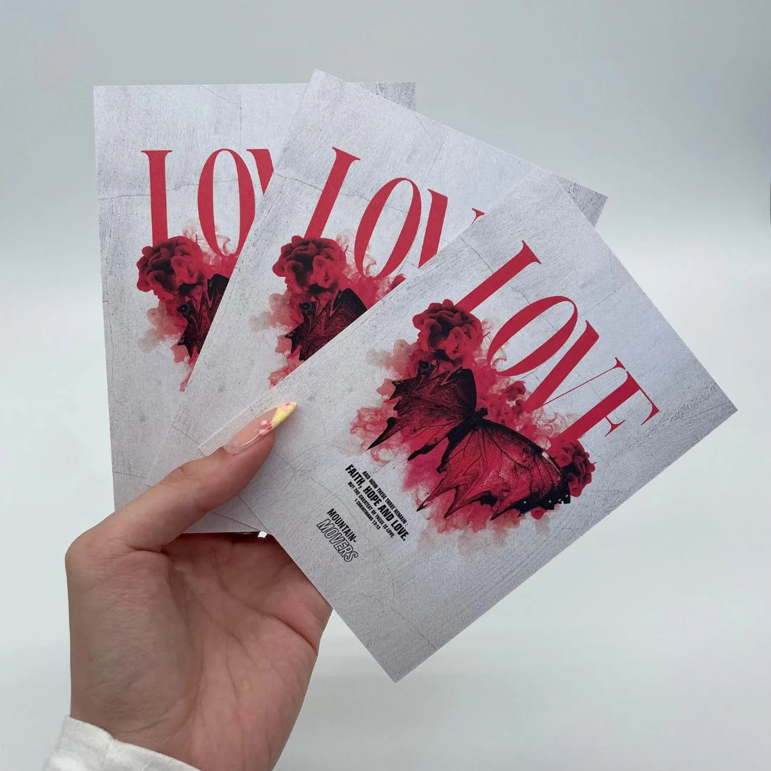 Love Streetwear Postkarte - Image 3